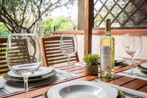 A soli 4 minuti dal mare e dal centro paese! Incantevole villetta indipendente con giardino San Teodoro